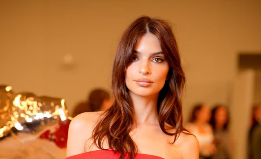 Fuller Curtain Bangs: Emily Ratajkowski